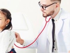 新生儿出生13天黄疸的标准值是多少？